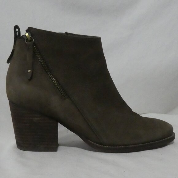 BROWN'S - Artica - Waterproof | 10M | Chic Ankle Boots with Side Zipper - Picture 1 of 13